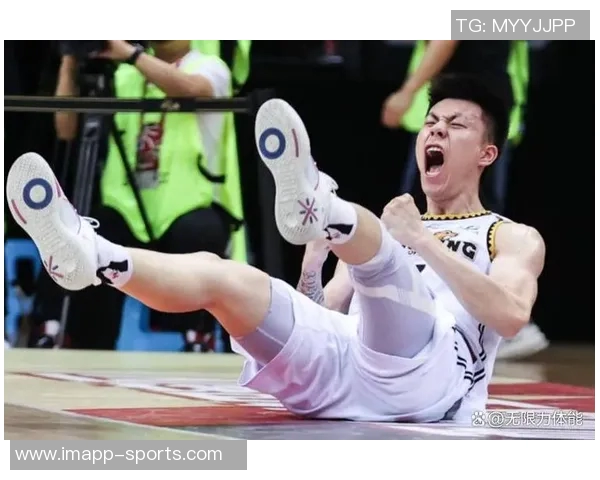 上海男篮兵强马壮王哲林张镇麟洛夫顿古德温弗格领衔全力冲击新赛季