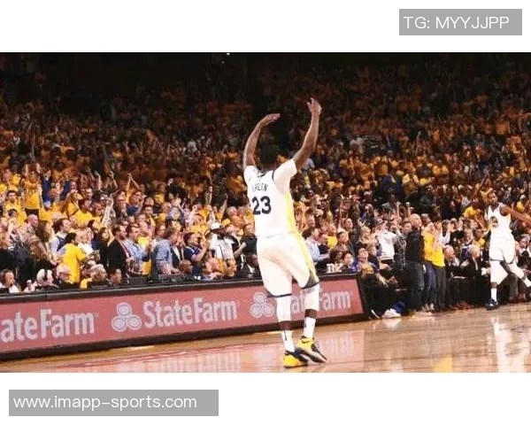 库里谈无球掩护的重要性以提升科尔进攻体系的效率与团队配合