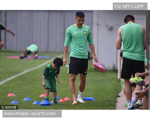 国安训练动态更新斯帕吉奇等球员适应情况及侯森伤情澄清